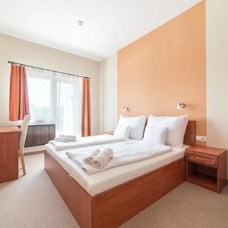 Pelso Panzio Bed & Breakfast Balatonmariafurdo Exterior photo