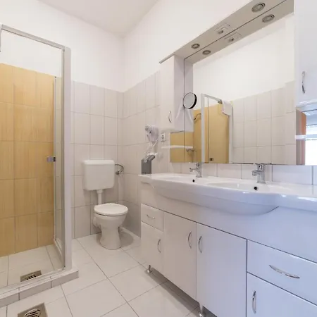 Pelso Panzio Bed & Breakfast Balatonmariafurdo Exterior photo
